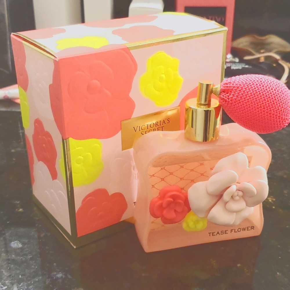 Victoria's Secret Tease Flower Parfume